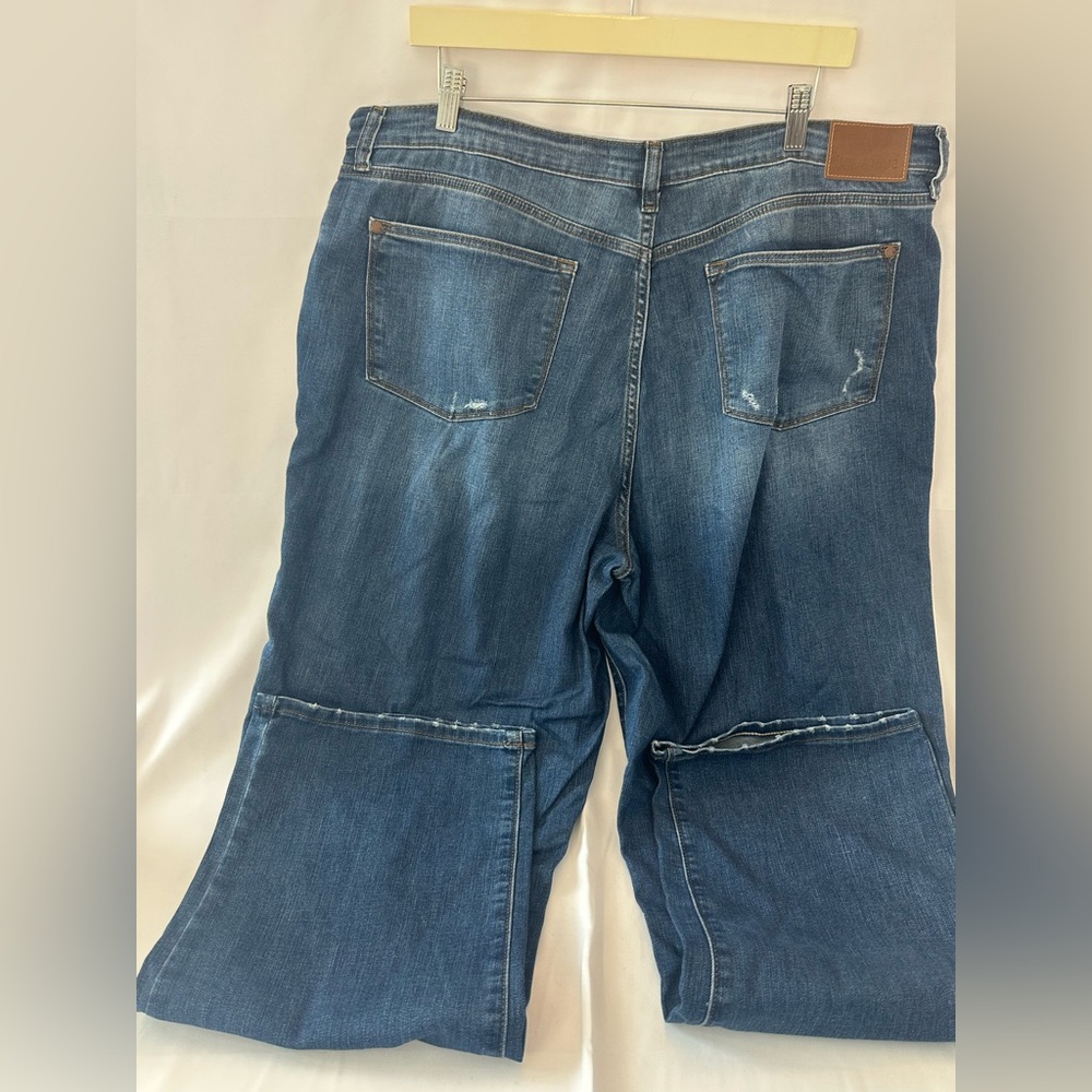 Judy Blue 15/32 Straight fit relaxed denim jeans - Picture 2 of 10